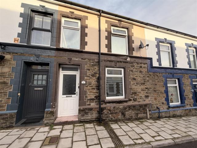 Flat for rent in Aberfan, Wales
