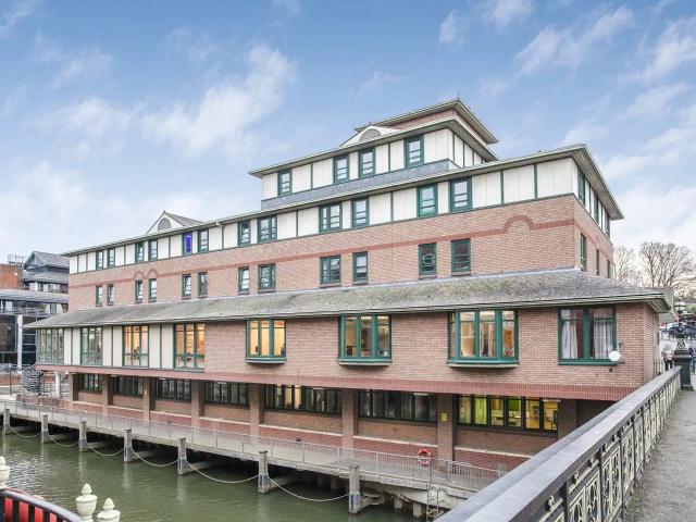Flat for rent in Guildford Park, Guildford