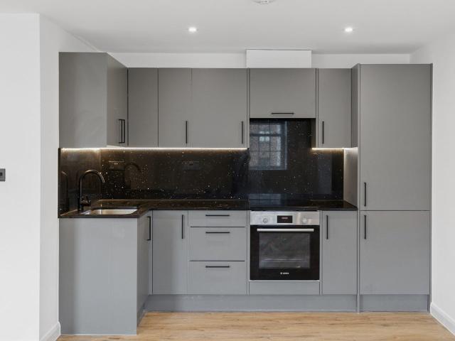 Flat for rent in Leatherhead, Mole Valley