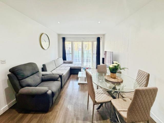 Flat for rent in Watford Rural, Batchworth