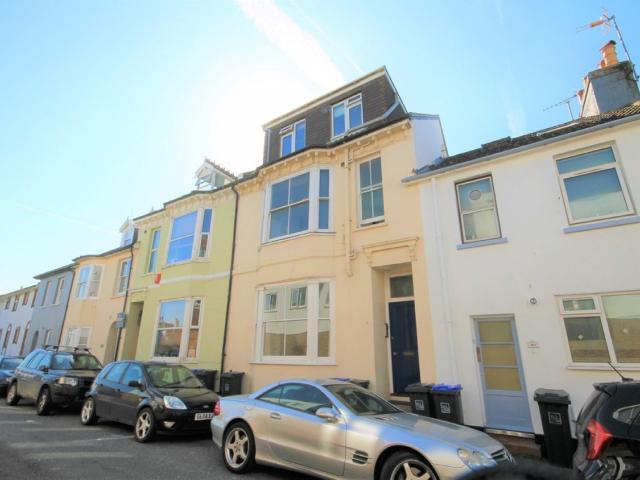 Flat for rent in Fishersgate, West Sussex