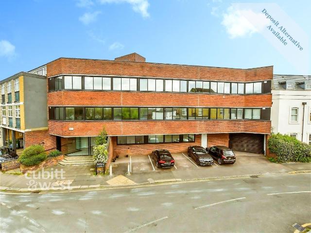 Flat for rent in London Borough of Croydon, Purley