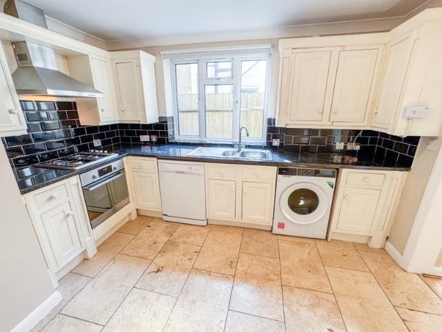 Flat for rent in London Borough of Croydon, Purley