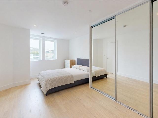 Flat for rent in London Borough of Croydon, Purley