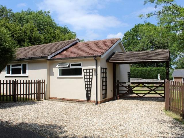 Flat for rent in Red Hill, Surrey
