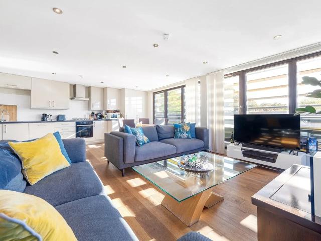 Flat for rent in Blenheim Gardens Estate, Greater London