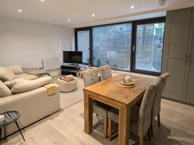 Flat for rent in Westfield, Woking