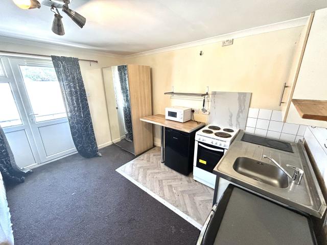 Flat for rent in Pontypridd, Wales