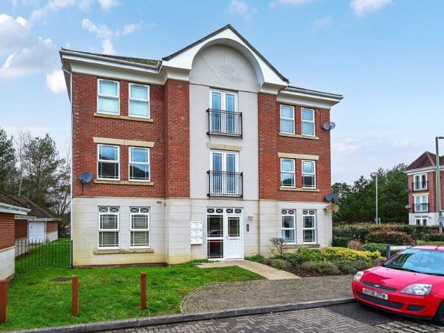 Flat for rent in Dettingen Park, Deepcut