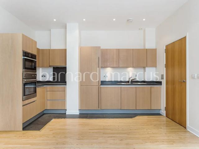 Flat for rent in London Borough of Ealing, Greater London