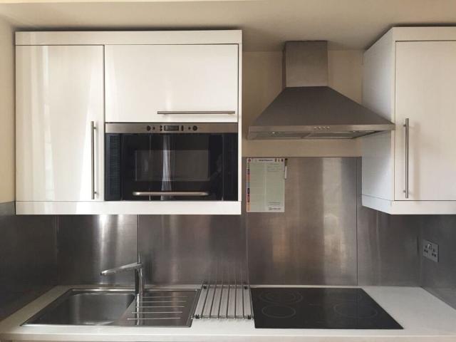 Flat for rent in Brondesbury, Greater London