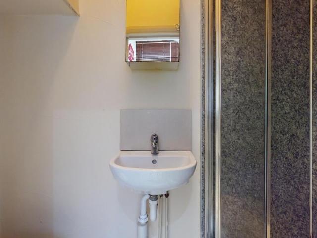 Room for rent in Brondesbury, Greater London