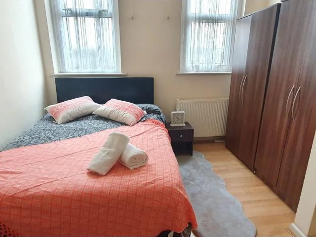 Flat for rent in Brondesbury Park, Greater London