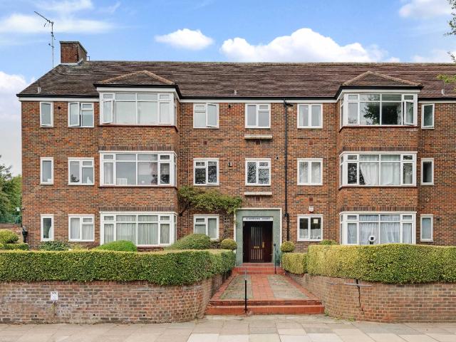 Flat for rent in Brondesbury, Greater London