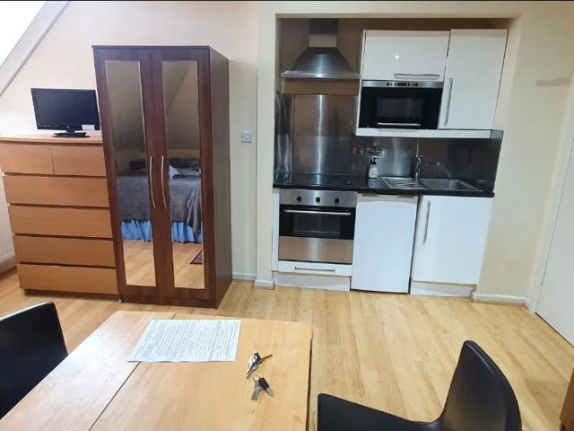 Flat for rent in Brondesbury, Greater London