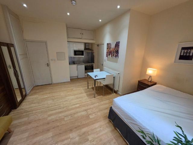 Room for rent in Brondesbury, Greater London