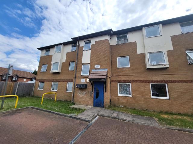 Flat for rent in Spring Park, Luton