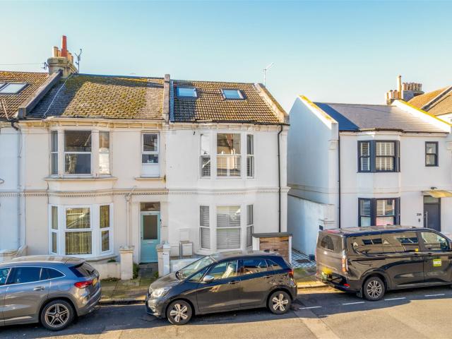 Flat for rent in Aldrington