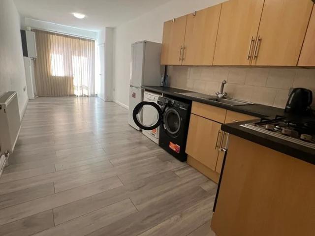 Flat for rent in Homerton, Greater London