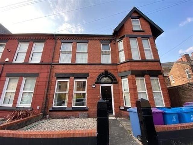 Flat for rent in Calderstones