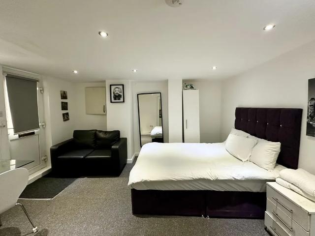 Flat for rent in Harehills, West Yorkshire
