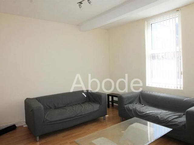Flat for rent in Hyde Park, West Yorkshire