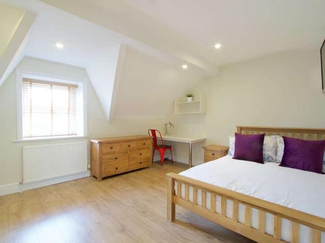 Flat for rent in Hyde Park, West Yorkshire