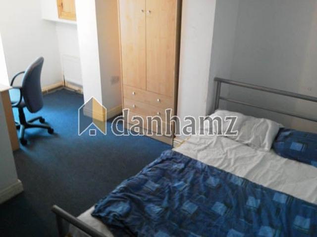 Flat for rent in Hyde Park, West Yorkshire