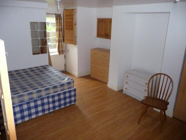 Flat for rent in Hyde Park, Leeds