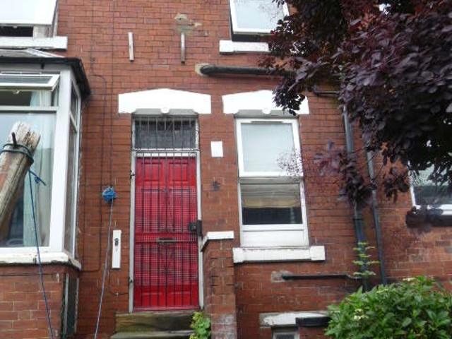 Flat for rent in Hyde Park, West Yorkshire