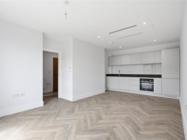 Flat for rent in Brunswick Park, Greater London