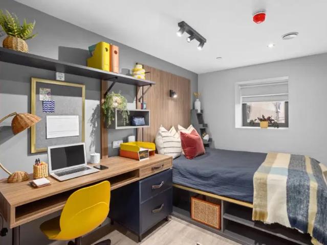 Flat for rent in The Polygon, City Of Southampton