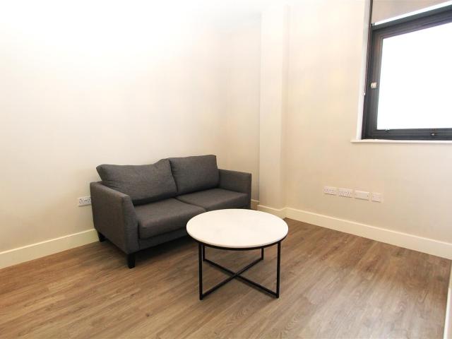 Flat for rent in Farsley, West Yorkshire
