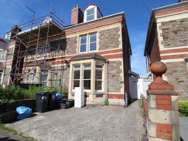 Flat for rent in Pigsty Hill, Bristol