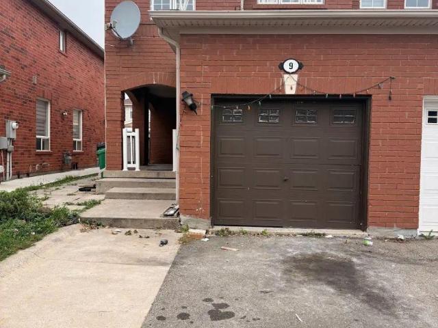 Apartment for rent in Lundy Village, Brampton