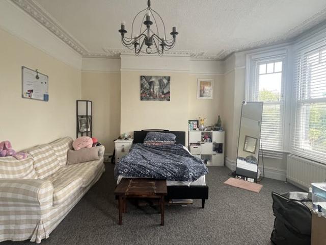 Flat for rent in Brondesbury Park, Greater London