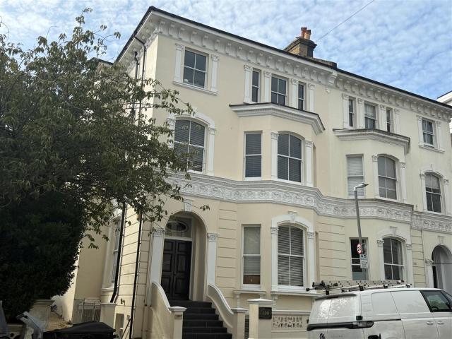 Flat for rent in Tilekiln, Guestling Green