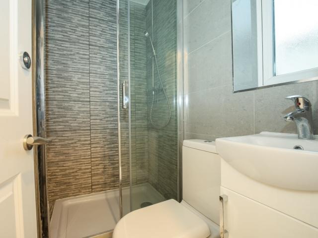 Flat for rent in Motspur Park, Greater London