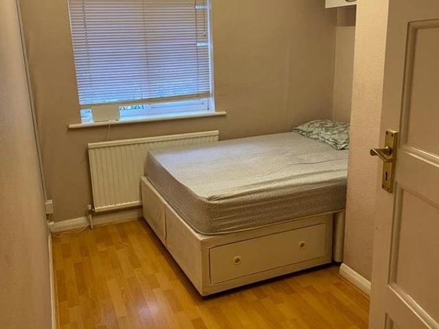 Flat for rent in London Borough of Merton, Greater London