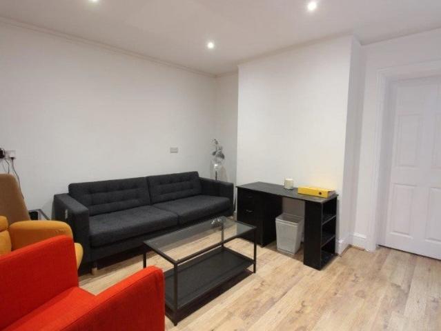 Flat for rent in The Polygon, City Of Southampton