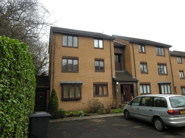 Flat for rent in Orchard Park, Giffnock