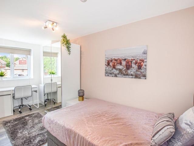 Flat for rent in Whitefield, Bury