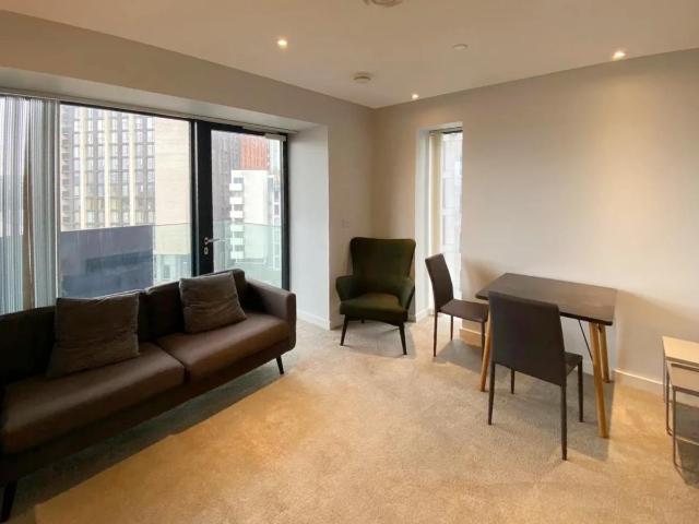 Flat for rent in Burnedge, Greater Manchester