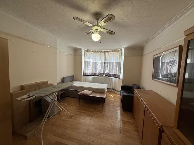 Flat for rent in London Borough of Merton, Greater London