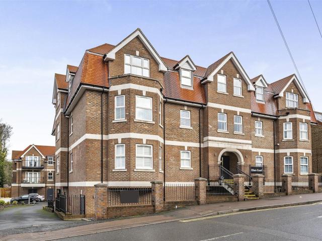 Flat for rent in Connaught Park, Bushey