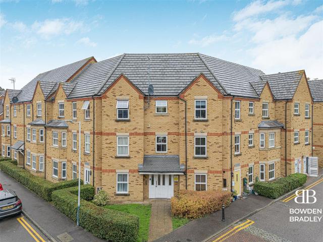 Flat for rent in Collier Row, Greater London