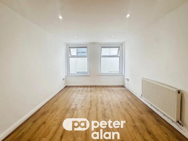 Flat for rent in Cardiff Bay, Falcon Lodge