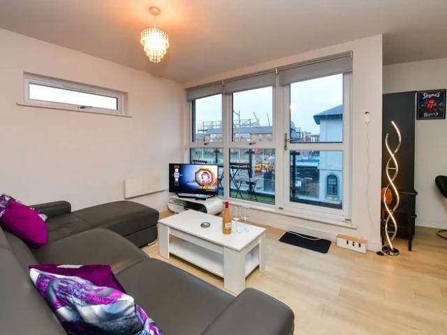 Flat for rent in Newtown, Falcon Lodge