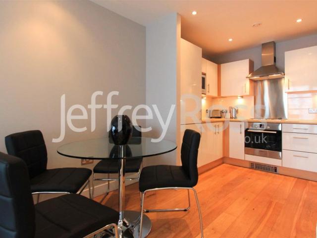 Flat for rent in Falcon Lodge, Wales