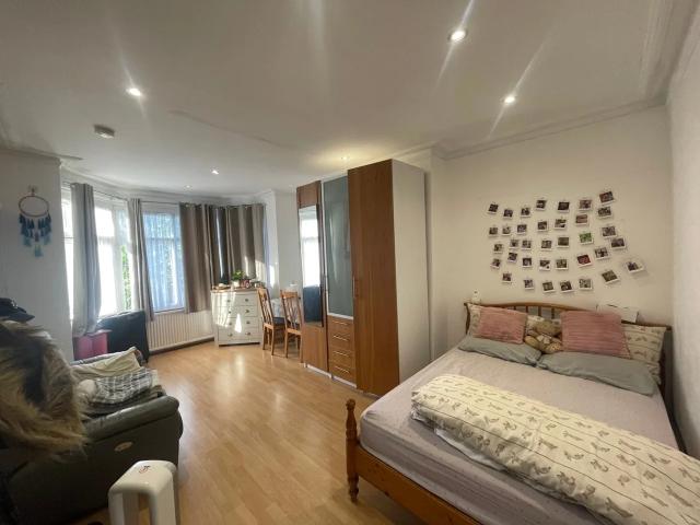 Flat for rent in London Borough of Harrow, Greater London